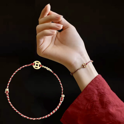 VÒNG TAY CHỈ ĐỎ BI VÀNG NGŨ LỘ THẦN TÀI TÂY TẠNG MANG TÀI LỘC VÀ BÌNH AN