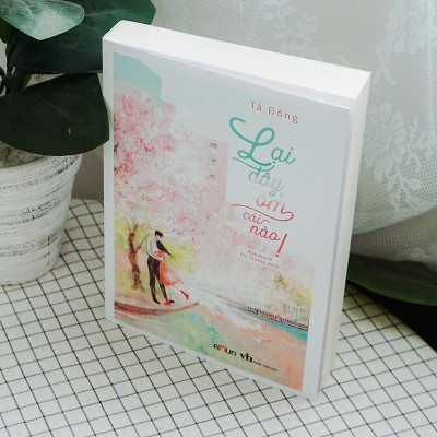 Sách - Lại Đây, Ôm Cái Nào - Đinh Tị Books