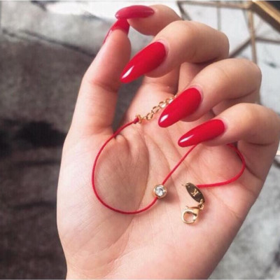 Vòng tay chỉ đỏ kim vàng - may mắn.