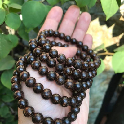 Vòng TAY NỮ GỖ TRẦM HƯƠNG  SIZE VÒNG NỮ 8MM đẹp  CHẤT LIỆU GỖ TRẦM CÓ MÙI THƠM NHẸ NHẸ Ạ