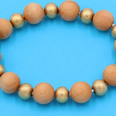 Chuỗi đeo tay gỗ hoàng đàn 10 ly GHDHVT1