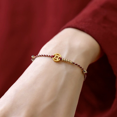 VÒNG TAY CHỈ ĐỎ BI VÀNG NGŨ LỘ THẦN TÀI TÂY TẠNG MANG TÀI LỘC VÀ BÌNH AN