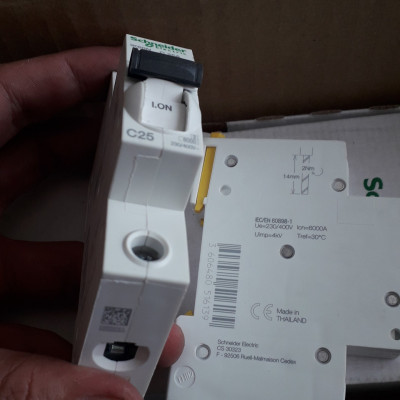 | CHÍNH HÃNG | Aptomat MCB A9K27125 Schneider 1P 25A