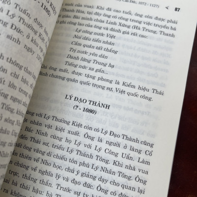 TÁM VỊ VUA TRIỀU LÝ - Vũ Ngọc Khánh - Nhà xuất bản Chính trị quốc gia Sự thật – bìa mềm