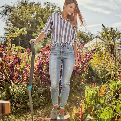 Chĩa trồng cây cán dài 117cm Gardena 17013-20