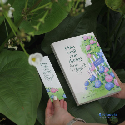 Sách - Phía Cuối Con Đường, Hoa Đang Nở - AZ Việt Nam