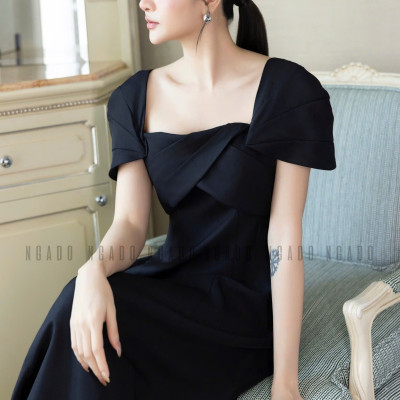 Đầm đen cổ vuông NGADO