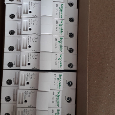 | CHÍNH HÃNG | Đế cầu chì cách ly A9N15636 Schneider 10.3x38