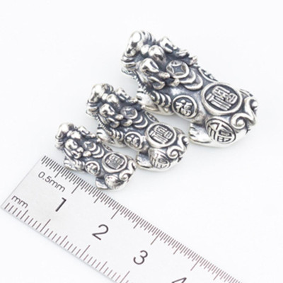 Charm bạc tỳ hưu bạc thái xỏ ngang - Ngọc Quý Gemstones