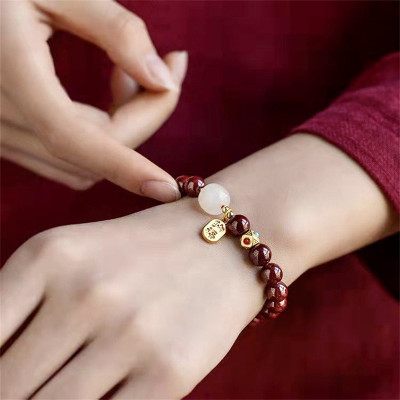 VÒNG TAY CHUỖI HẠT ĐÁ ĐỎ BÌNH AN , TÀI LỘC