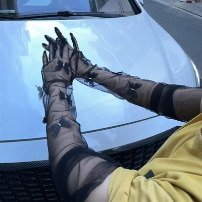 Găng tay voan đính bướm đen mẫu dài