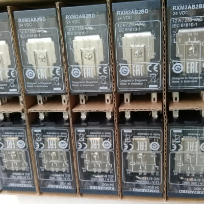 Rơ le trung gian RXM2AB2BD Schneider 8 chân, có led 24Vdc  | Hàng Chính hãng |