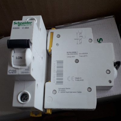 | CHÍNH HÃNG | Aptomat MCB A9K27125 Schneider 1P 25A