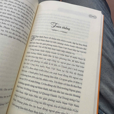 (Bìa mềm, tái bản 2025) HỒI KÝ GIA ĐÌNH – BẠN BÈ – ĐẤT NƯỚC – Nguyễn Thị Bình – NXB CTQGST