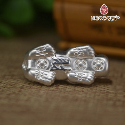 Charm bạc tỳ hưu xỏ ngang - Ngọc Quý Gemstones