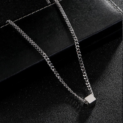 Vòng cổ titan khối hộp xu hướng thời trang giới trẻ