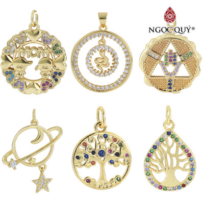 Charm hợp kim treo hình tròn phối bàn tay hamsa màu vàng - Ngọc Quý Gemstones