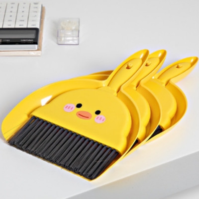 Chổi quét bụi bàn thờ mini đa năng  kèm ky hốt rác có lỗ treo lên  , được kết dày giúp  làm sạch bụi bẩn nhanh chóng ,dễ dàng gom bụi ở những khe nhỏ phù hợp cho mọi nơi trong nhà 