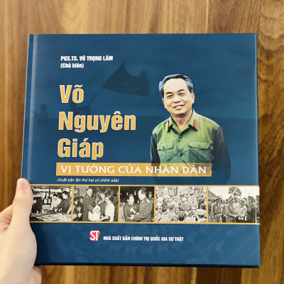 bìa cứng - Võ Nguyên giáp - Vị tướng của nhân dân
