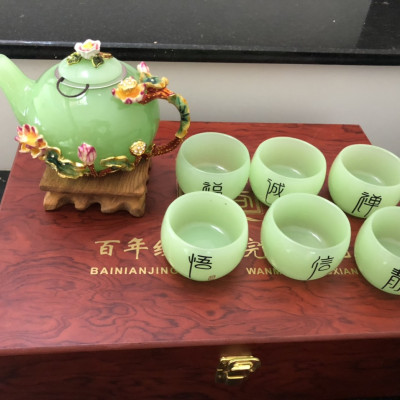 Bộ ấm trà chạm hoa sen đá ngọc cẩm thạch xanh
