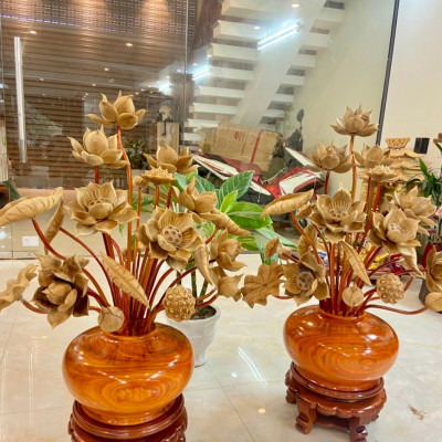 Combo kệ chân đế ,và 1 bình hoa sen 26 cành  phong thủy trang trí ,phòng khách ,phòng thờ ,bình cắm hoa gỗ hương ,hoa gỗ ngọc am thơm phức   