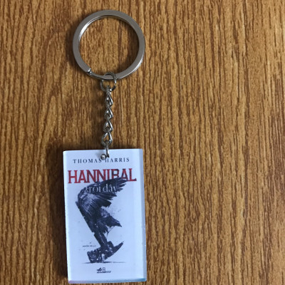 Combo Hannibal trỗi dậy + móc khoá bìa sách