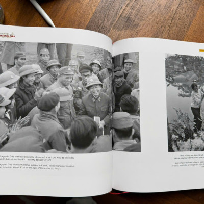 (Bìa cứng, in màu) ĐẠI TƯỚNG VÕ NGUYÊN GIÁP – Thông tấn xã Việt Nam – NXB Thông Tấn