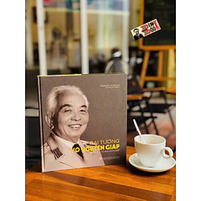 (Bìa cứng, in màu) ĐẠI TƯỚNG VÕ NGUYÊN GIÁP – Thông tấn xã Việt Nam – NXB Thông Tấn