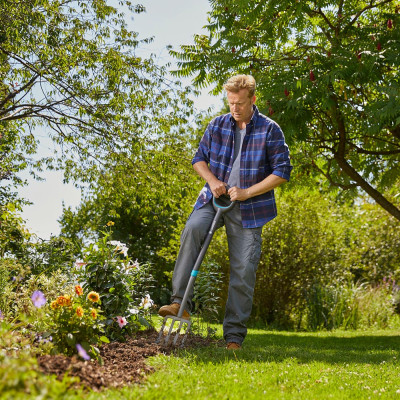 Chĩa trồng cây cán dài 117cm Gardena 17013-20