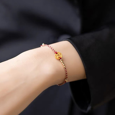 VÒNG TAY CHỈ ĐỎ BI VÀNG NGŨ LỘ THẦN TÀI TÂY TẠNG MANG TÀI LỘC VÀ BÌNH AN