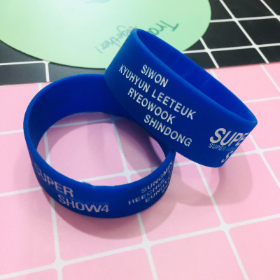 VÒNG TAY. LẮC TAY CAO SU BẢN TO CÁ TÍNH KPOP COMBO 2 VÒNG MÀU KHÁC NHAU 