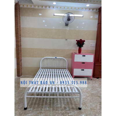 Giường sắt cao cấp mẫu đơn giản 1mx2m