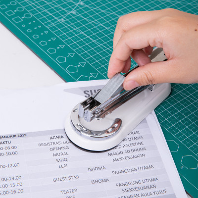 Dập Ghim Xoay Chiều Deli - E0333 25 Trang