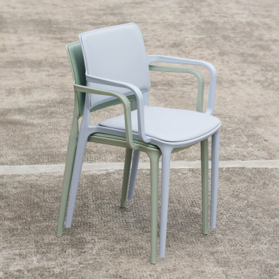 Ghế nhựa đúc có lót đệm nhiều màu