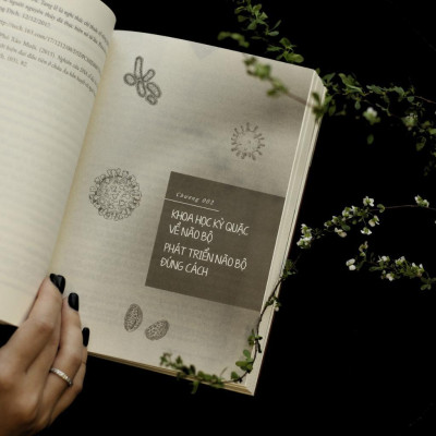 Sách - Loài Người Có Gì Ngoài Tinh Khôn - AZ Việt Nam