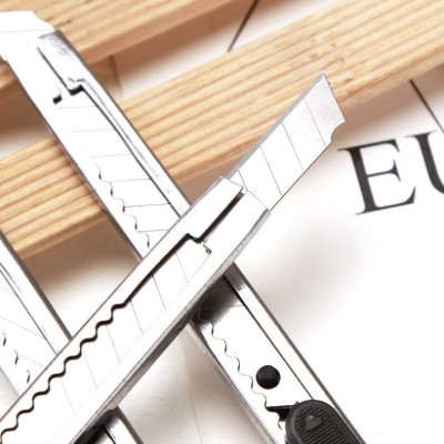 Dao rọc giấy văn phòng các loại có nắp trượt tiện dụng