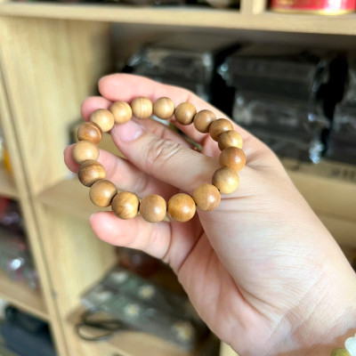 Vòng gỗ cao cấp Đàn Hương size 10ly thượng hạng thơm ngọt như nước hoa phong thuỷ sức khoẻ may mắn