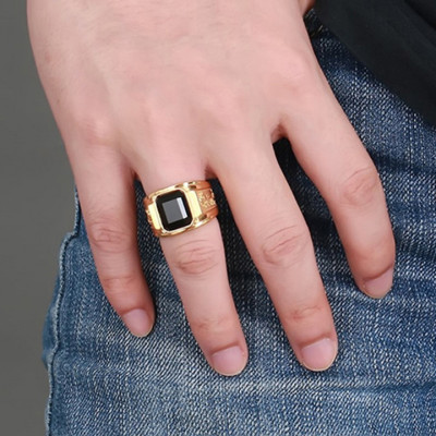 Nhẫn nam inox kiểu chạm rồng 2 bên trangsucpt đá đen nhẫn màu mạ vàng thép không gỉ PTNNA254