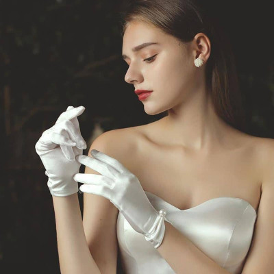Găng tay lụa bóng sang trọng màu trắng cho Cô dâu và Dạ hội, đi tiệc, sự kiện, lễ hội, chụp ảnh MS: 43246
