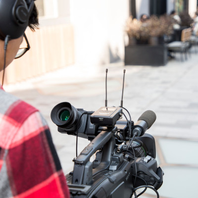 Bộ Micro Thu Âm Không Dây Saramonic UwMic9S Kit2 - Xử Lý Âm Thanh Phát Sóng Chuyên Nghiệp - Quay Video/ Phỏng Vấn - Hàng Chính Hãng 