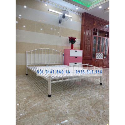 Giường sắt mỹ nghệ cong 1m6x2m BẢO AN