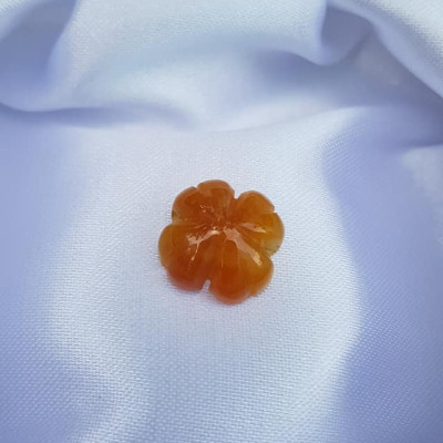 Mặt Bông Hoa cỏ 4 lá màu vàng cam nữ phối vòng tay,làm mặt nhẫn Chất liệu đá cẩm thạch size hạt 14mm x dầy 6mm Nữ về phối với vòng tay của mình đeo hay làm mặt nhẫn mặt dây chuyền đeo xinh ạ