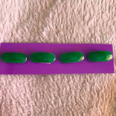 BỘ MẶT YÊN NGỰA GỒM 4 VIÊN ĐÁ CẨM THẠCH XANH LÁ TƯƠI Size 19mmx8mmx3mm NỮ LÊN LẮC TAY ĐEO ĐẸP Ạ