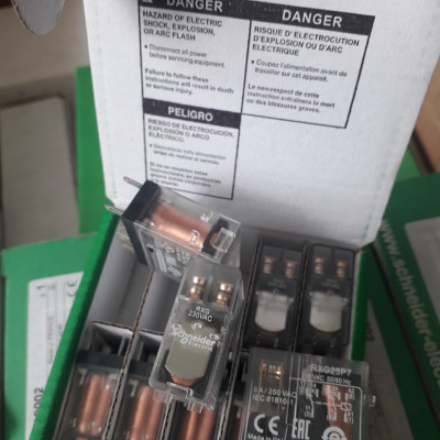 Rơ le trung gian RXG25P7 Schneider - coil 220Vac - 8 chân 2NO-2NC loại nhỏ