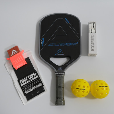 Bộ vợt pickleball AMA SPORT T700 Toray full box dày 16mm full carbon ( bao gồm 1 vợt+2 bóng+3 cuốn viền+ 3 cuốn cán +1 tẩy) hỗ trợ các tay vợt chơi tấn công tốc độ, mạnh mẽ.