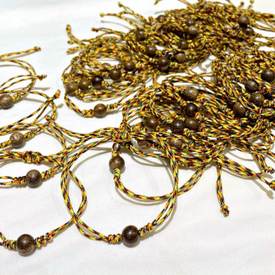 Vòng tay hạt Trầm Tốc tết dây chỉ ngũ sắc - Bình An, May Mắn