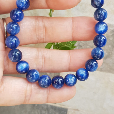 Vòng tay nữ đá  kyanite tự nhiên hay đá Sapphire nước xanh dương Đậm bóng đẹp 8mm đẹp sang tốt sức khỏe , mang lại may mắn, tài lộc nữ mệnh Thủy mệnh Mộc đeo ạ