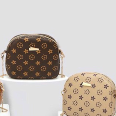 Túi  xách nữ họa tiết vải da cao cấp ,chống thấm nước ,trẻ trung cá tính ,phù hợp mọi độ tuổi có thể đeo nhiều kiểu dáng , dễ dàng phối với các loại trang phục khác nhau ,là phụ kiện  thời trang  của phái đẹp