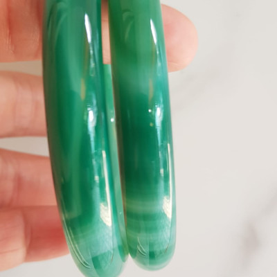 Vòng tay đá mã não xanh vân sọc trắng nhẹ mới Ni 53mm x cọng 9mm Vòng màu xanh ngọc đậm đều vân sọc đẹp ạ Nữ 52kg - 58kg đeo mệnh Mộc hỏa thủy ạ