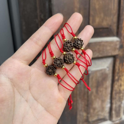 Vòng Tay Hoa Sen Trầm Hương kết dây chỉ đỏ may mắn, bình an